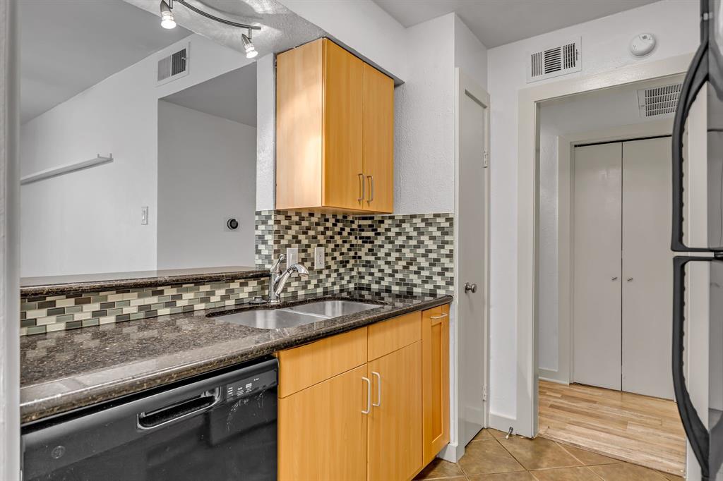 River Oaks Condo - Residential