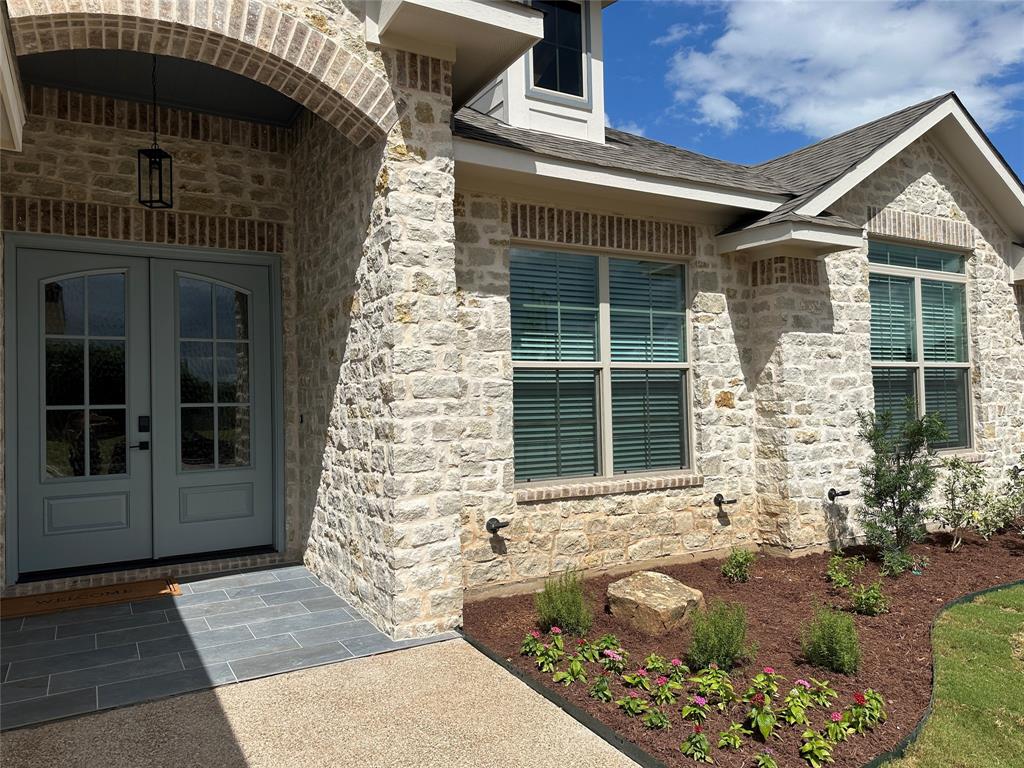 1033 Queen Elizabeth Drive