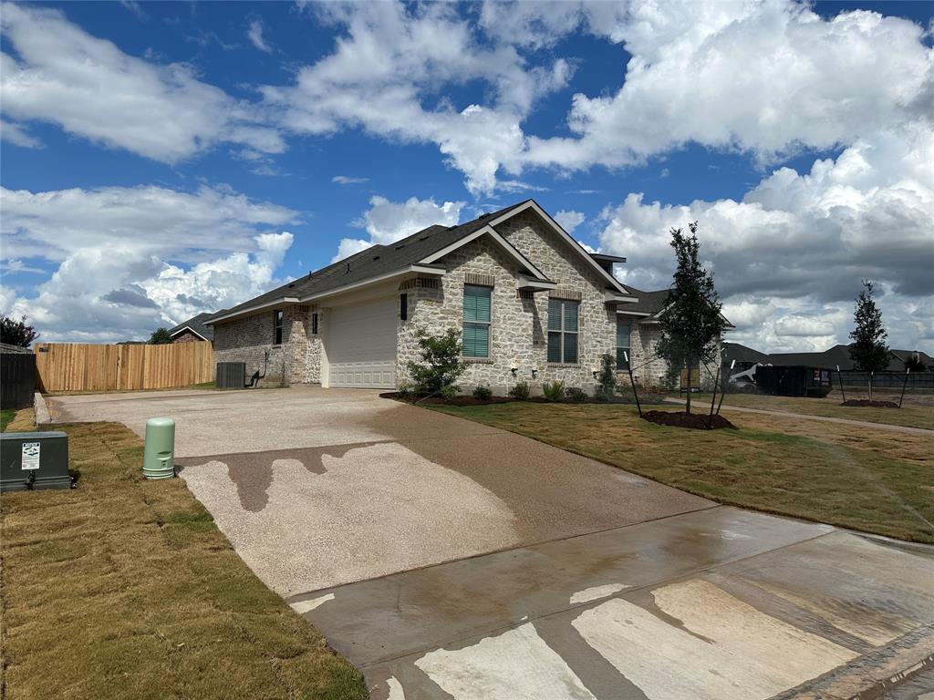 1033 Queen Elizabeth Drive