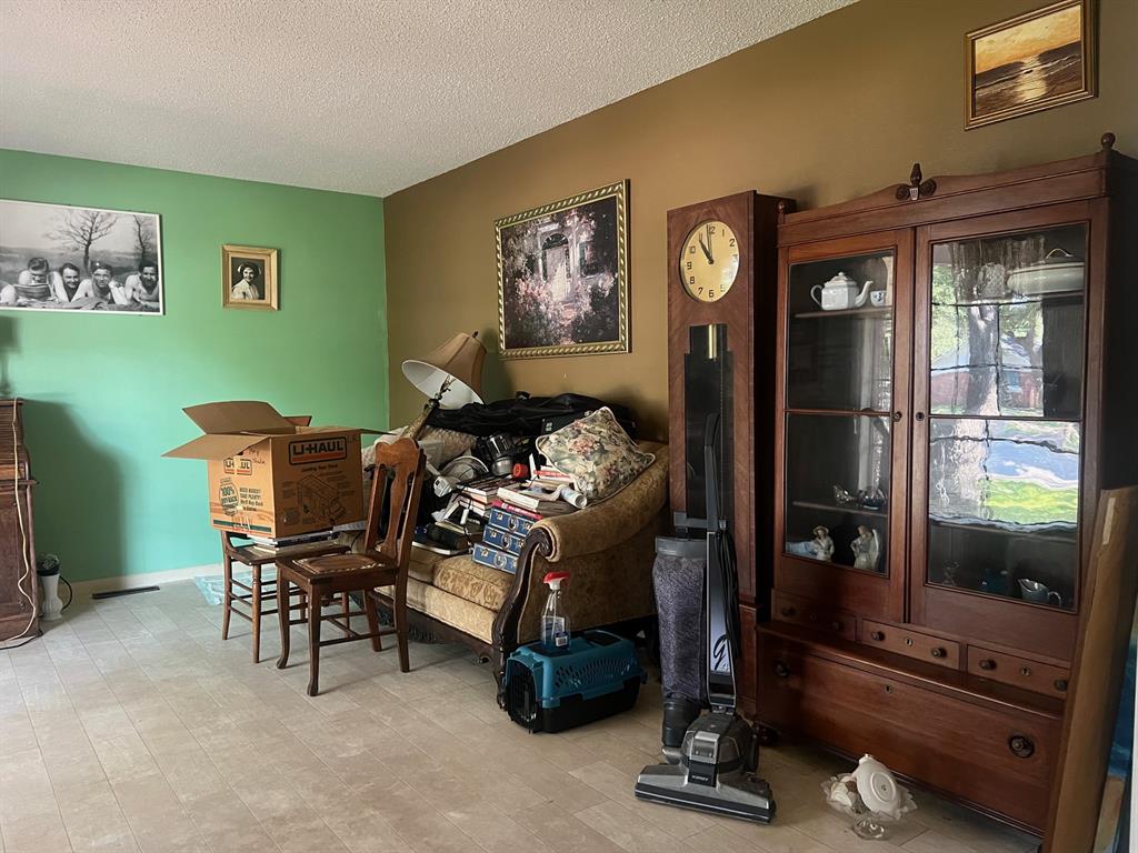 1037 Royal Lane