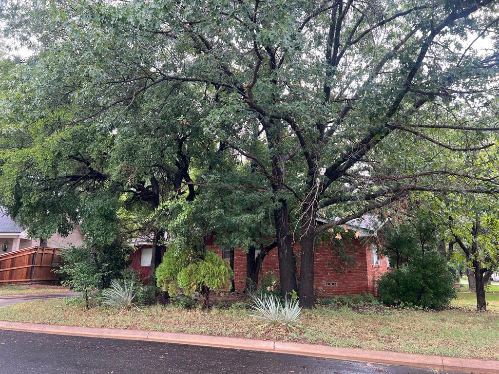 1037 Royal Lane