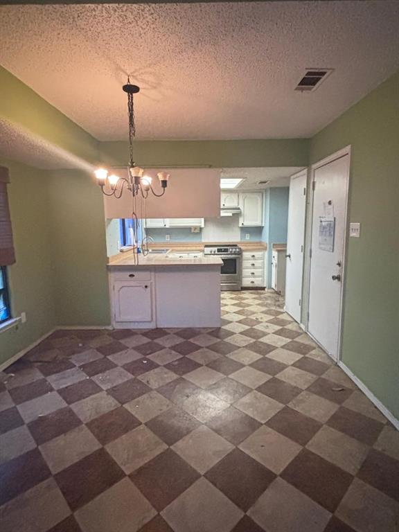 7533 Meadowlark Lane N