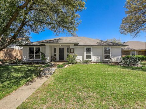Photo of 317 Stillmeadow Drive, Garland, TX 75040 (MLS # 21202675)