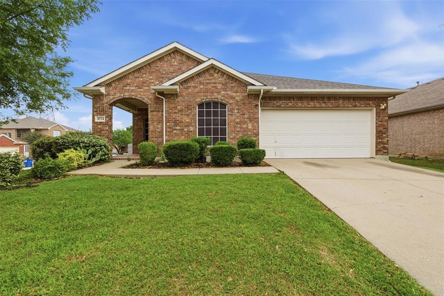Located on a landscaped corner lot in Sachse’s Jackson Meadows community, this single-story 3-bedroom, 2-bath home offers functional living space with convenient access to George Bush Turnpike, Hwy 78, Firewheel Town Center, and surrounding Northeast Dallas suburbs. Built in 2004, the home features an open layout with spacious living and dining areas, a wood-burning fireplace with gas starter, and abundant natural light throughout.

The kitchen includes skylights, breakfast bar seating, ample cabinet storage, and direct flow to the main living areas for everyday living and entertaining. The primary suite offers a walk-in closet, garden tub, separate shower, and dual-use bath layout. Additional features include a covered patio, fenced backyard, sprinkler system, mature trees, attached 2-car garage, and flexible secondary bedrooms that can also function as office, guest, or hobby space. Conveniently located near shopping, restaurants, parks, and commuter routes connecting Sachse, Garland, Richardson, Plano, and Wylie. Explore the 3D and video tours for a full walkthrough.