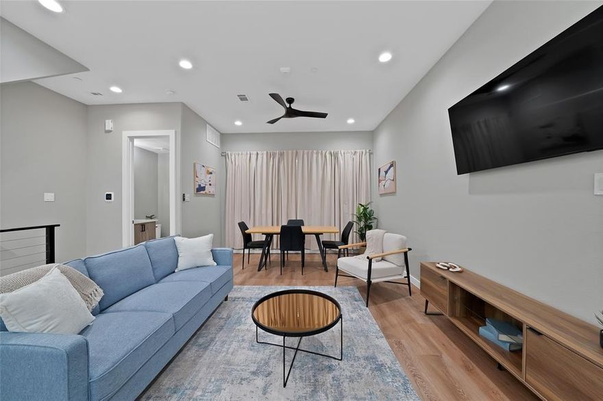 Step into luxury living with this beautifully furnished move-in ready 2 bedroom, 2.5 bath condo designed for comfort, style and convenience. Perfectly tailored for professionals and families this residence offers a seamless blend of modern design and upscale amenities.
This fully furnished unit defines the utmost sophistication in urban living and is located just 6 minutes from downtown Fort Worth in the vibrant Linwood neighborhood. The unit is close to restaurants, Montgomery Plaza, West 7th Street, Linwood Park, etc. Comes with complimentary cleaning twice a month. Owner pays all utilities as part of rent.