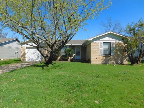 Photo of 1705 White Oak Court, Denton, TX 76209 (MLS # 21206635)