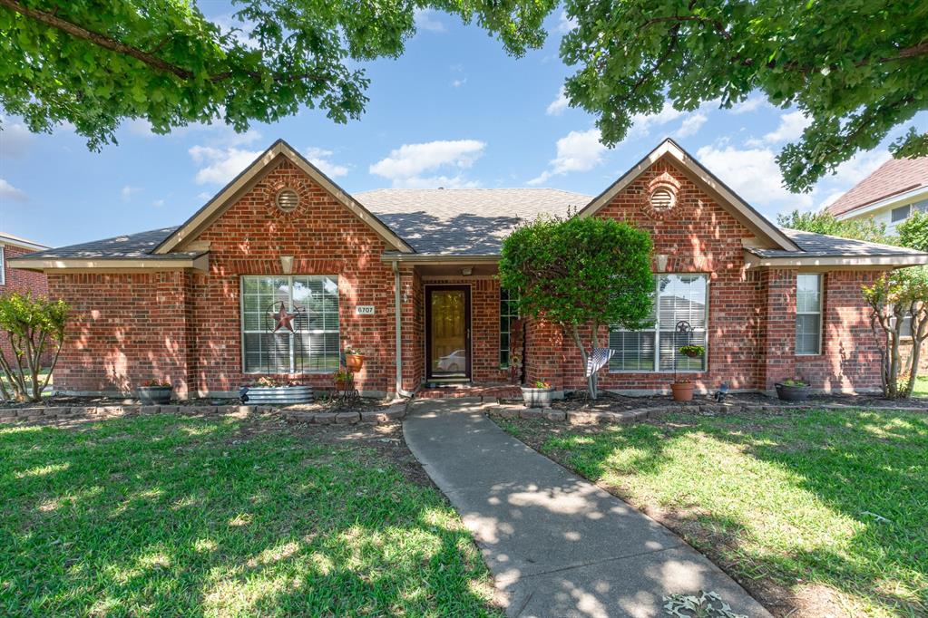 6707 Foxglove Trail