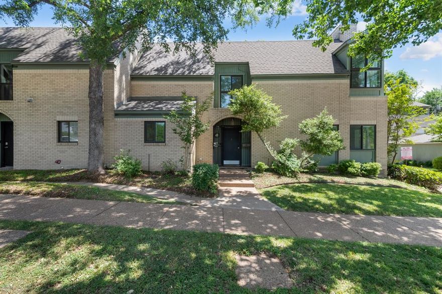 LOCATION, LOCATION, LOCATION!! This darling, 2 bedroom, 2 and a half bath, 2-story, 2 car garage, townhouse is
located minutes from TCU campus and much more! Beautiful new windows were installed in 2019, in addition
to new countertops in bathrooms, carpet in bedrooms, awning on back porch, paint throughout! This 1,300
square foot, well maintained townhouse is ready for its new owners! New refrigerator and washer-dryer will
convey!