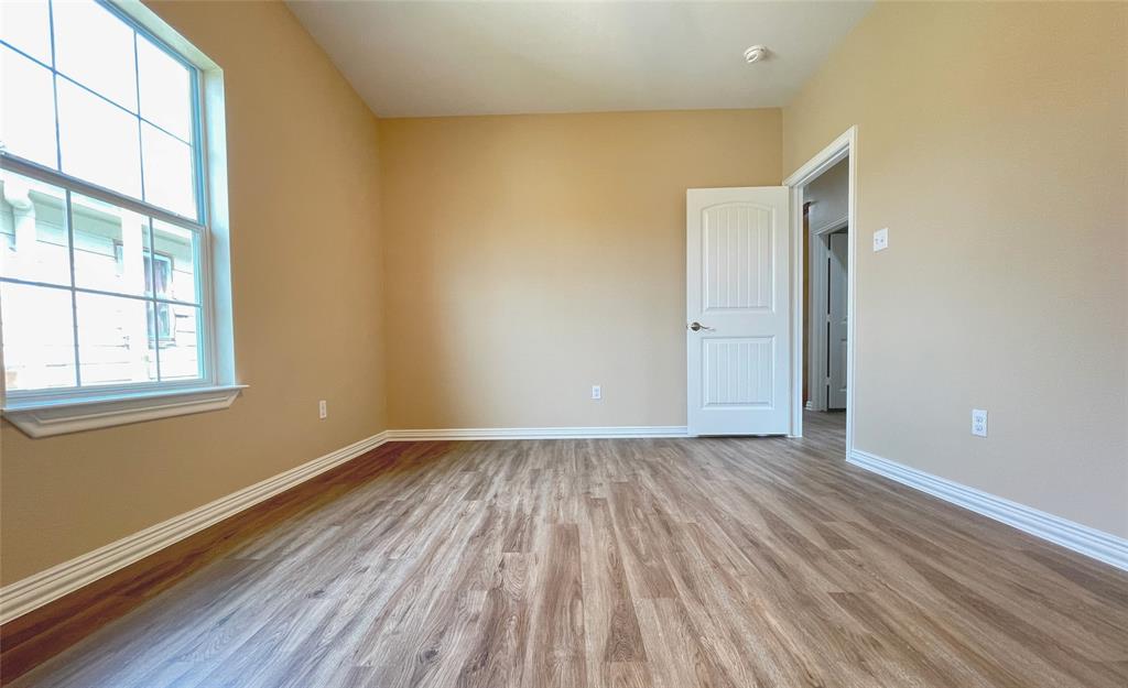 Lawn Place 01 - Residential