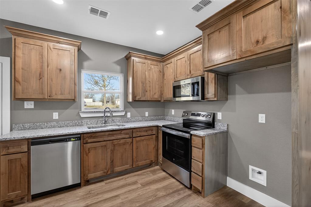 Lawn Place 01 - Residential