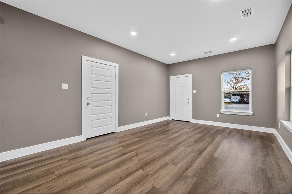 Lawn Place 01 - Residential