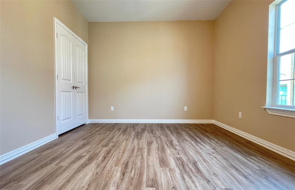 Lawn Place 01 - Residential