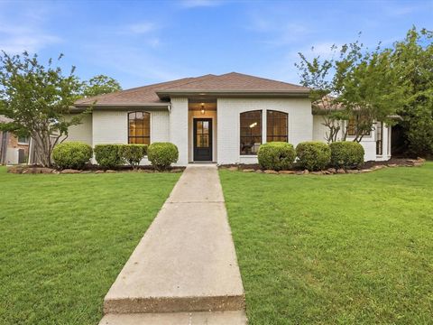 Photo of 2229 Ridgewood, Carrollton, TX 75006 (MLS # 21252098)