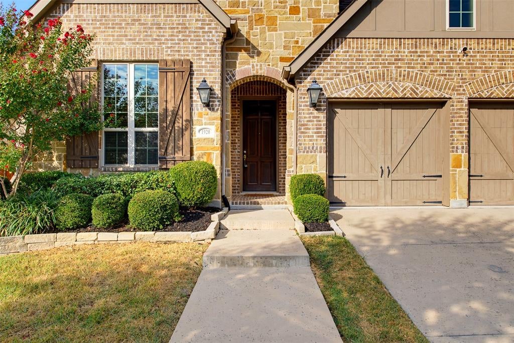 1920 Roundtree Circle E