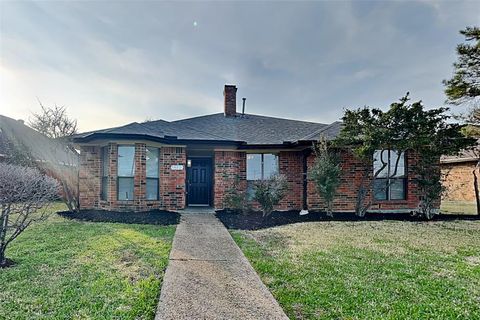 Photo of 1512 Raleigh Drive, Carrollton, TX 75007 (MLS # 21205159)