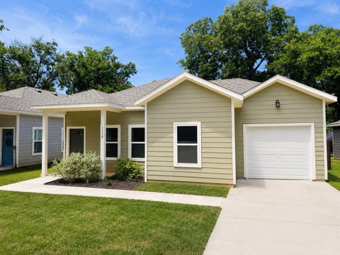 Photo of 1115 W Johnson Street, Denison, TX 75020 (MLS # 21361964)