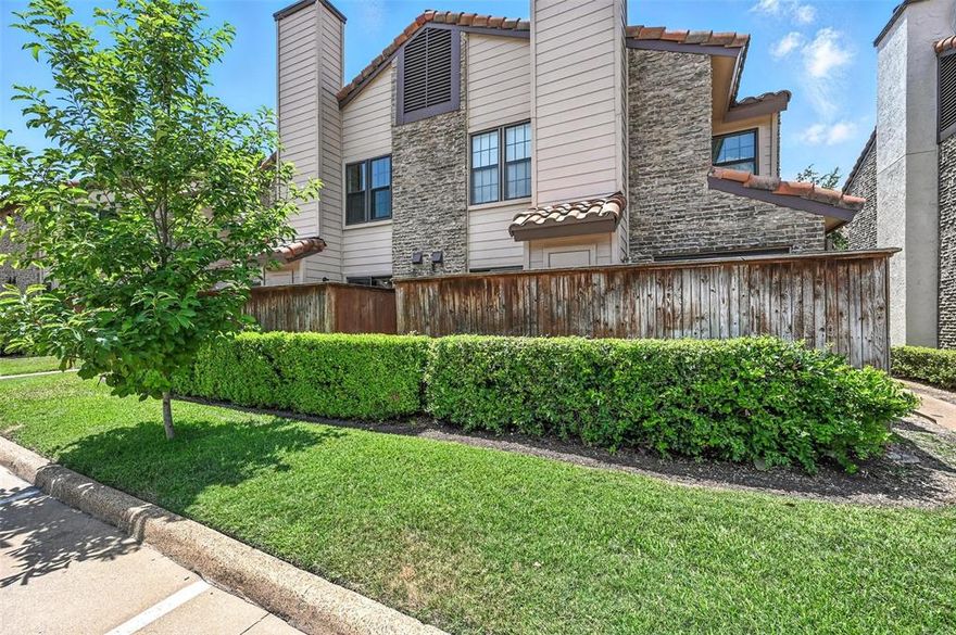 Welcome to Preston Oaks Crossing, gated community located in N Dallas! This 1 bedroom, 2 bath, WITH a loft has been tastefully updated and ready for you! Updates include, granite counter tops, custom cabinets, fresh paint, luxury vinyl plank flooring, stainless appliances and more! Conveniently located near the Galleria, 635 and the DNT, Village on the Parkway and all that Addison has to offer is just a few miles away!