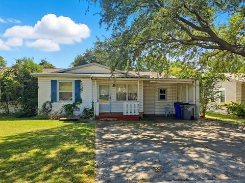 2536 Rugby Lane Farmers Branch TX 75234
