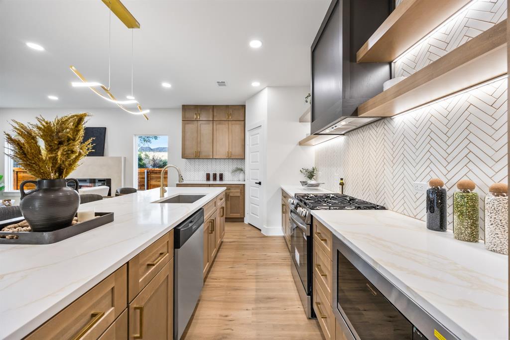 Gilroy Miss Carrie - Residential