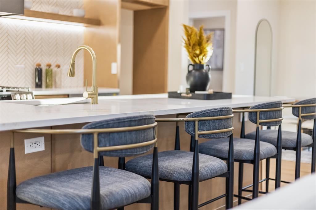 Gilroy Miss Carrie - Residential