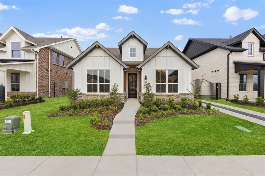 Photo of 1907 Mitchell Drive, Van Alstyne, TX 75495 (MLS # 21279898)
