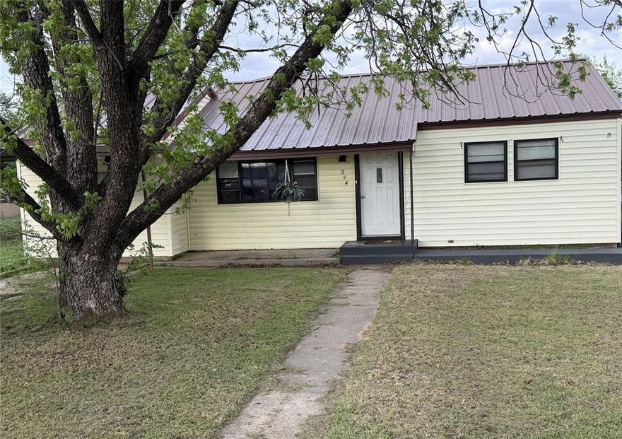 Located at 204 Bluffview Dr. in Brownwood, Texas, this spacious four-bedroom, two-bath home offers convenience and potential in a desirable area. Situated near Northwest Elementary and just minutes from local shopping and dining, the location is ideal for families and those seeking easy access to everyday amenities.

Inside, you’ll find a functional open-concept layout where the kitchen flows seamlessly into the dining and living areas—perfect for gathering with family or entertaining guests. The kitchen comes equipped with all the essential appliances, making it move-in ready while still offering opportunities for your personal touch.

Step outside to a generously sized backyard featuring a storage building and plenty of room for outdoor activities. There’s even a dedicated space ready to be transformed into your own garden oasis.

With solid bones and just a little TLC needed, this home presents a great opportunity to add value and make it your own. Whether you’re a first-time buyer, investor, or someone looking for a project with promise, this property is full of potential.