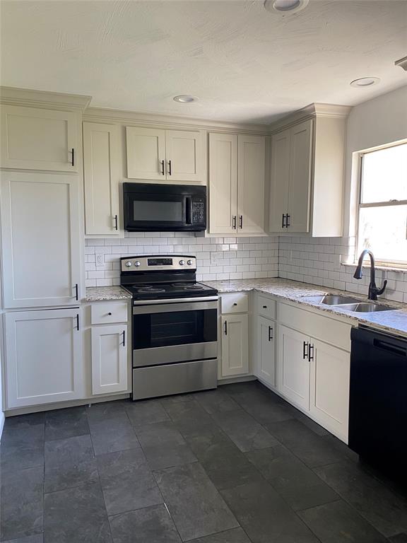 907 W 8th Street