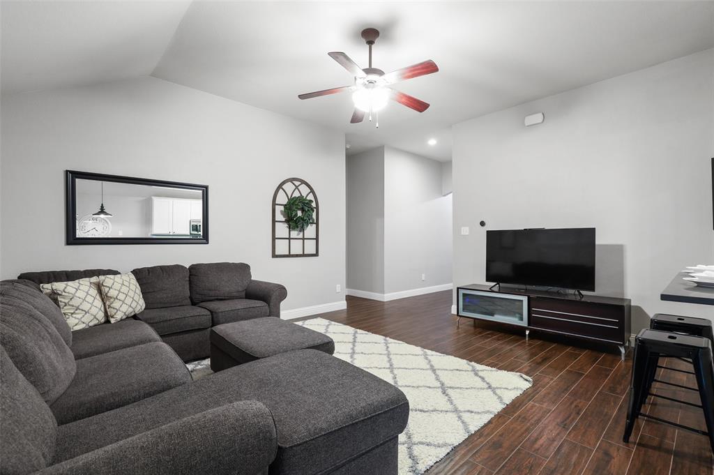 1432 Castlegar Lane