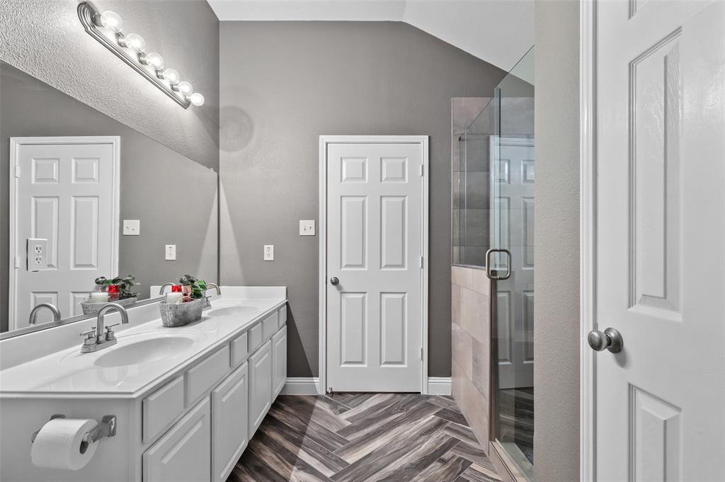 1432 Castlegar Lane