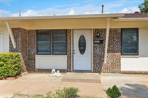 2213 Meadow Meadow Irving TX 75060