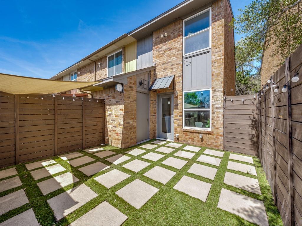 Courts Twnhs - Residential