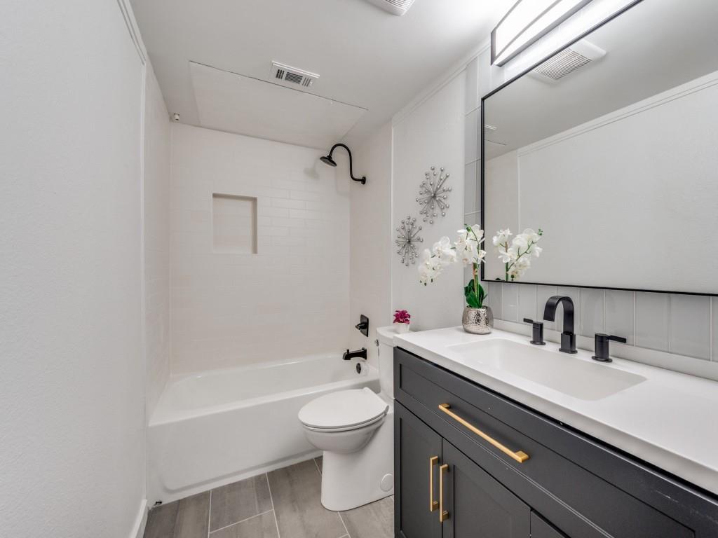 Courts Twnhs - Residential