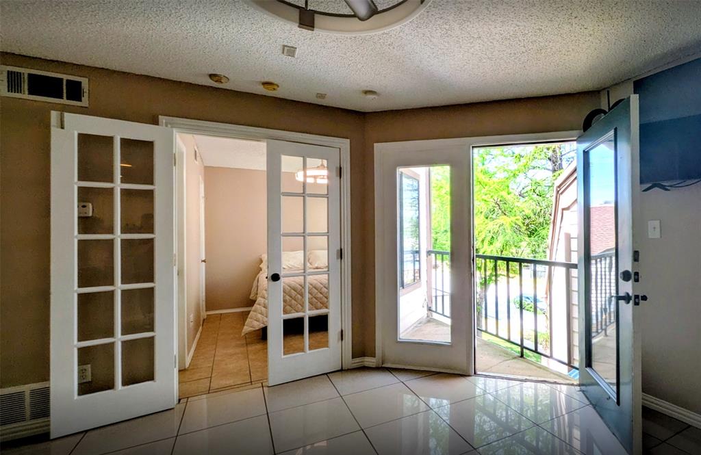 Arlington Oaks Condo - Residential