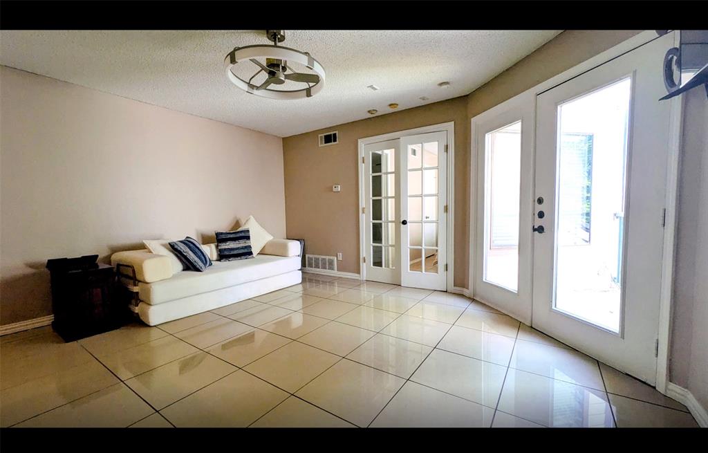 Arlington Oaks Condo - Residential