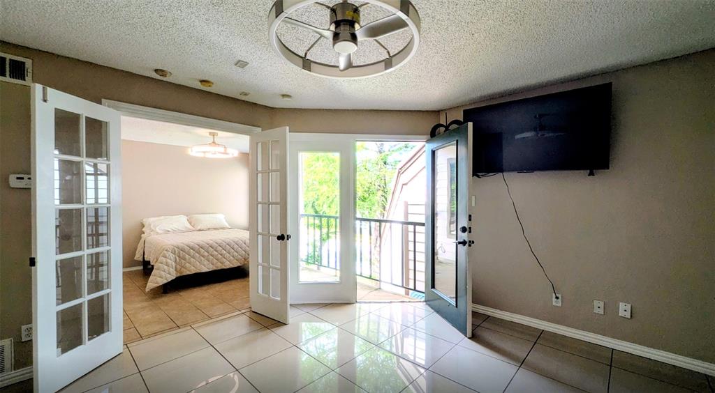 Arlington Oaks Condo - Residential