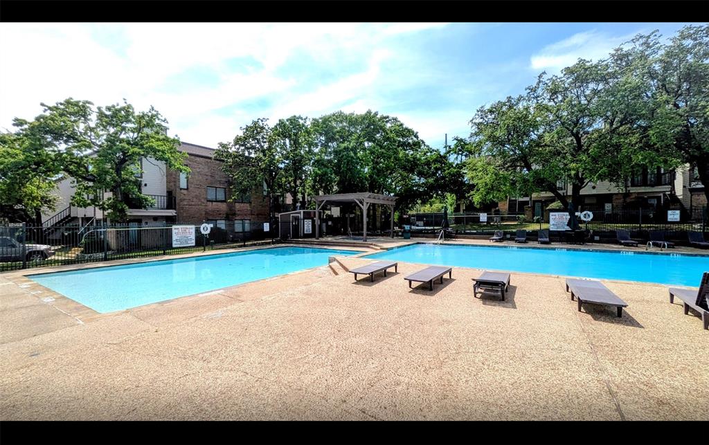 Arlington Oaks Condo - Residential