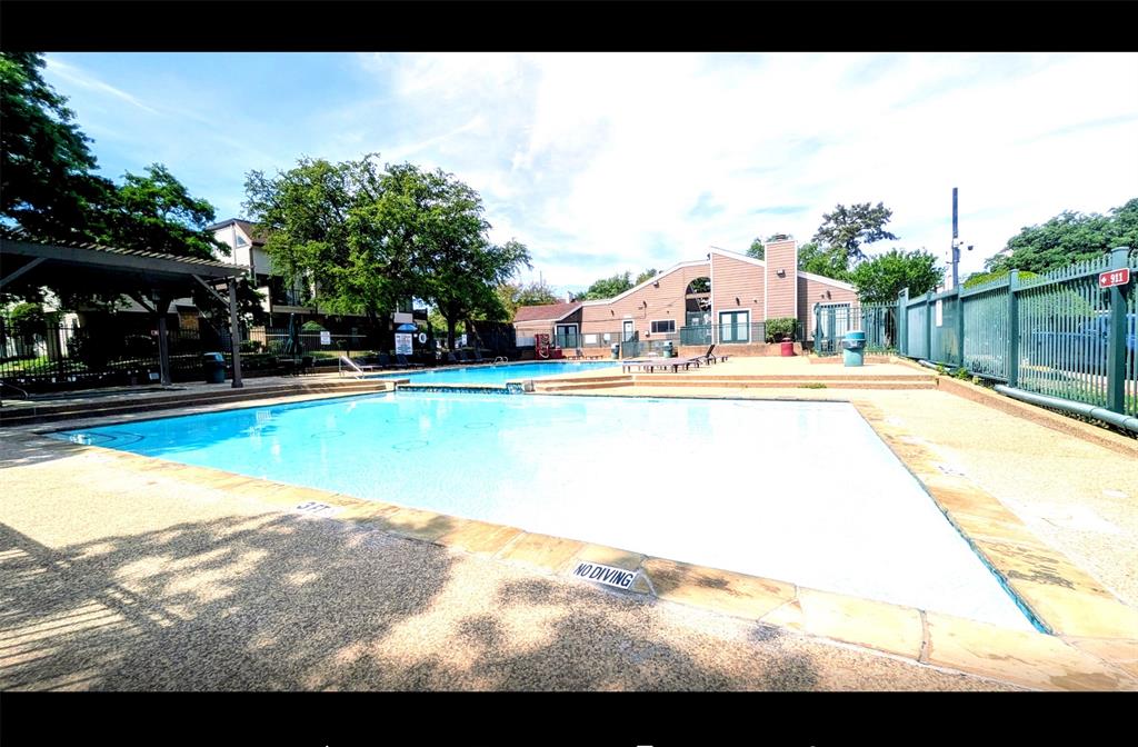 Arlington Oaks Condo - Residential