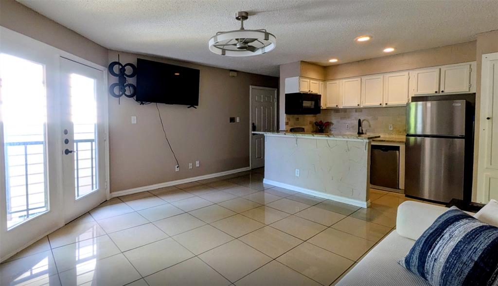 Arlington Oaks Condo - Residential