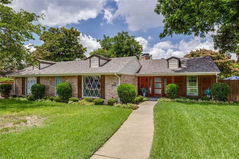 Photo of 205 N Weatherred Drive, Richardson, TX 75080 (MLS # 21091576)