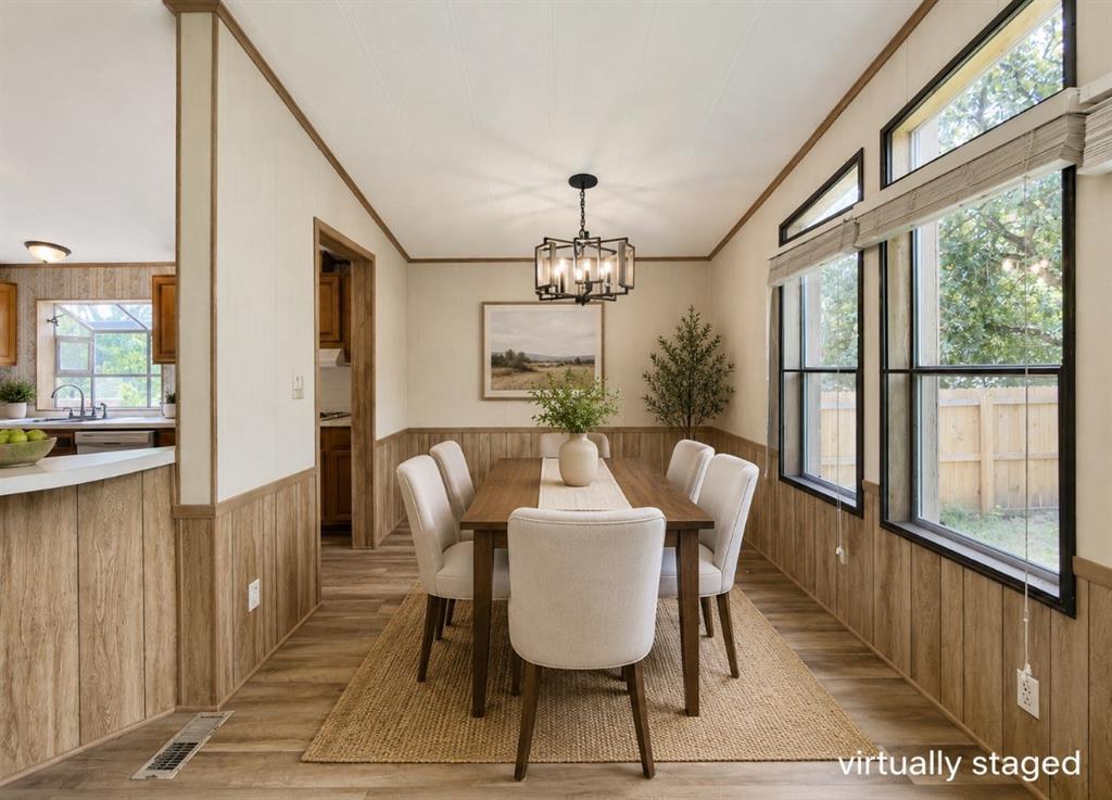 205 W Long Street