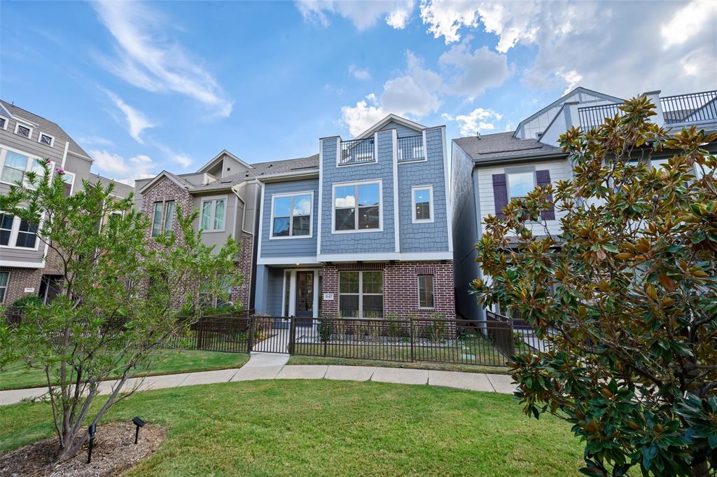 1047 Manacor Lane