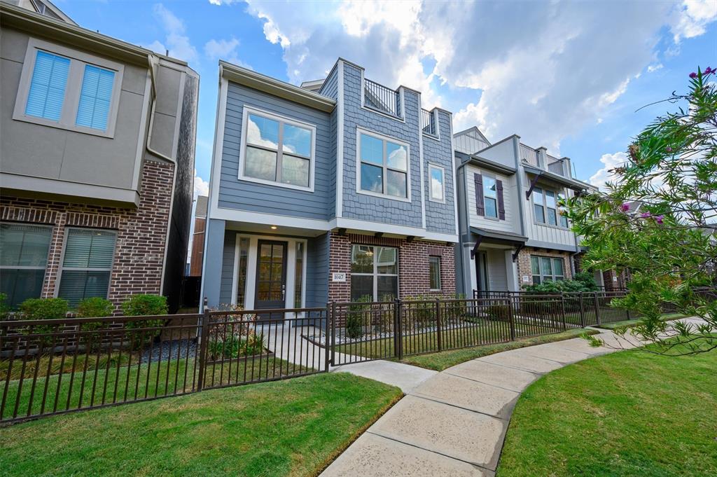 1047 Manacor Lane