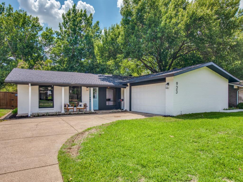 923 Warfield Way