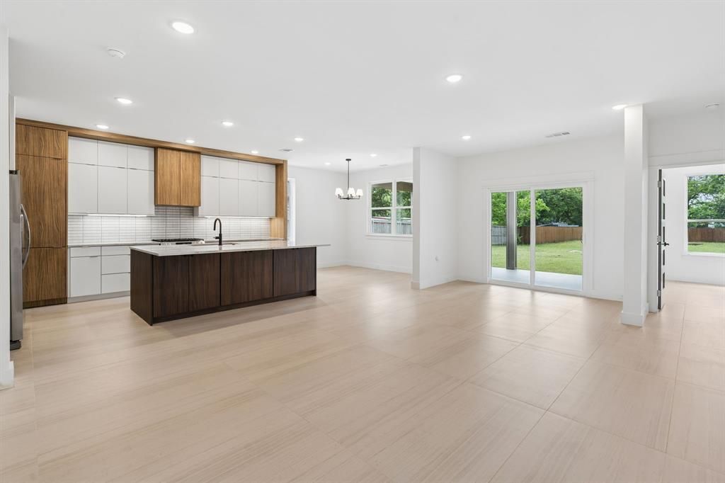 Photo of 416 S Elm Street, Sherman, TX 75090 (MLS # 21246284)