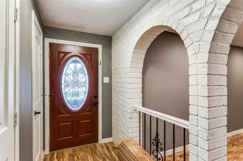 102 Hillside Drive W