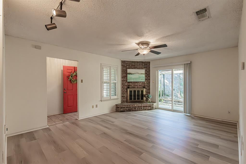 1724 Red Bud Lane