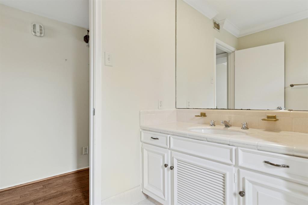 Diamond Head Condos - Residential Lease