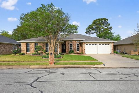Photo of 3713 Woodmont Court, Bedford, TX 76021 (MLS # 21226400)