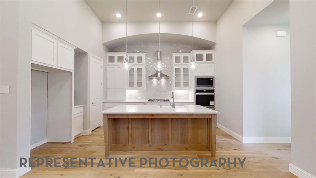 822 Shadow Creek Drive