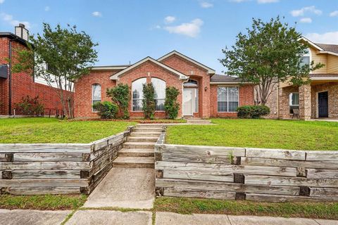 Photo of 830 Orian Drive, Mesquite, TX 75181 (MLS # 21247377)